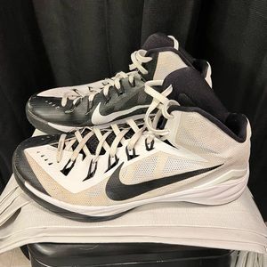 Nike HyperDunks Black and White Size 13